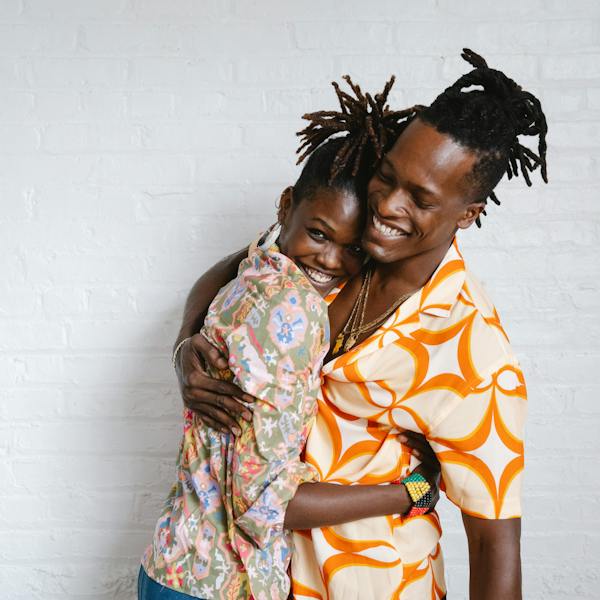 Tony y Conchi haciendo el mongolo